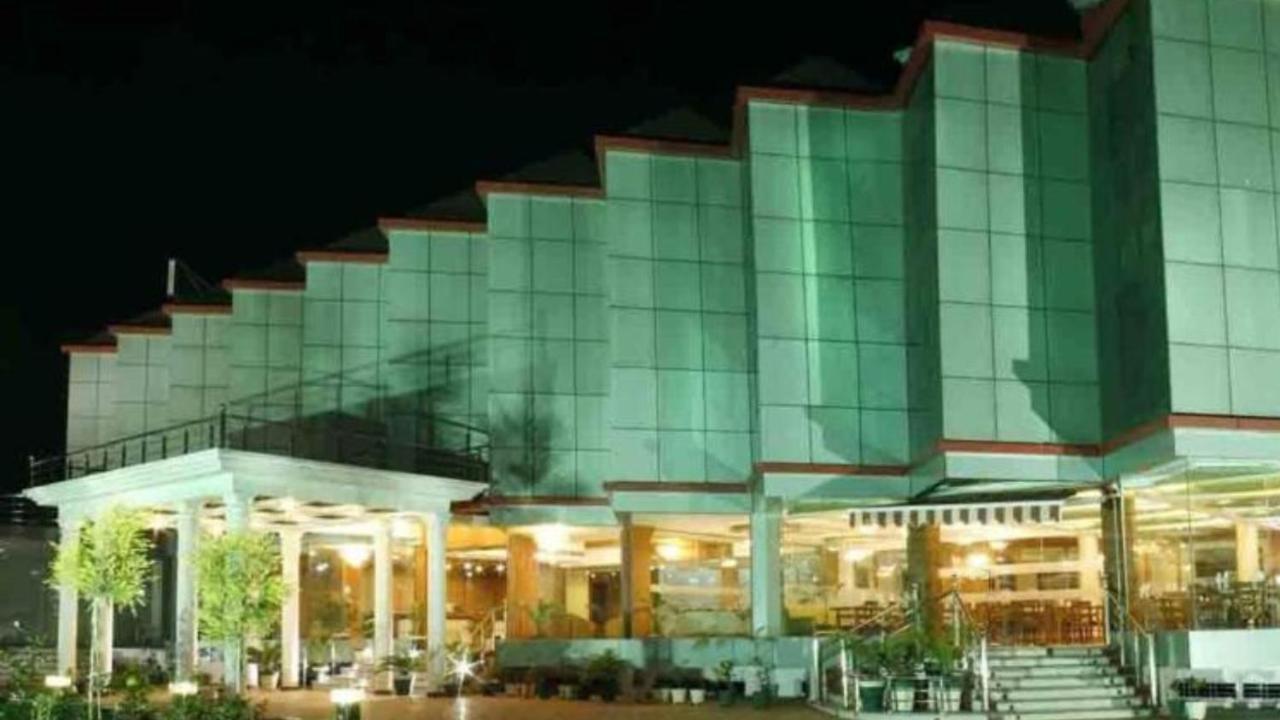 Hotel Padmini Palace Rāni Pokhri Exterior photo