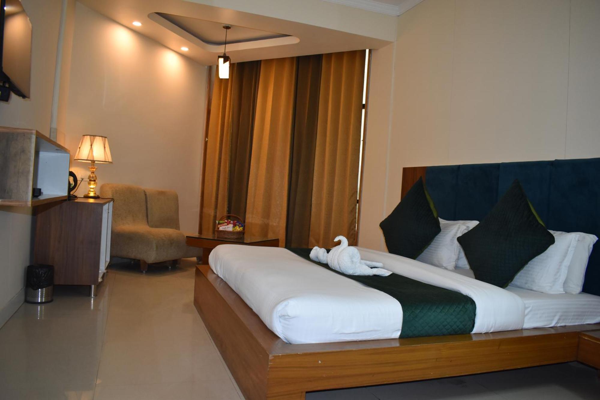 Hotel Padmini Palace Rāni Pokhri Exterior photo