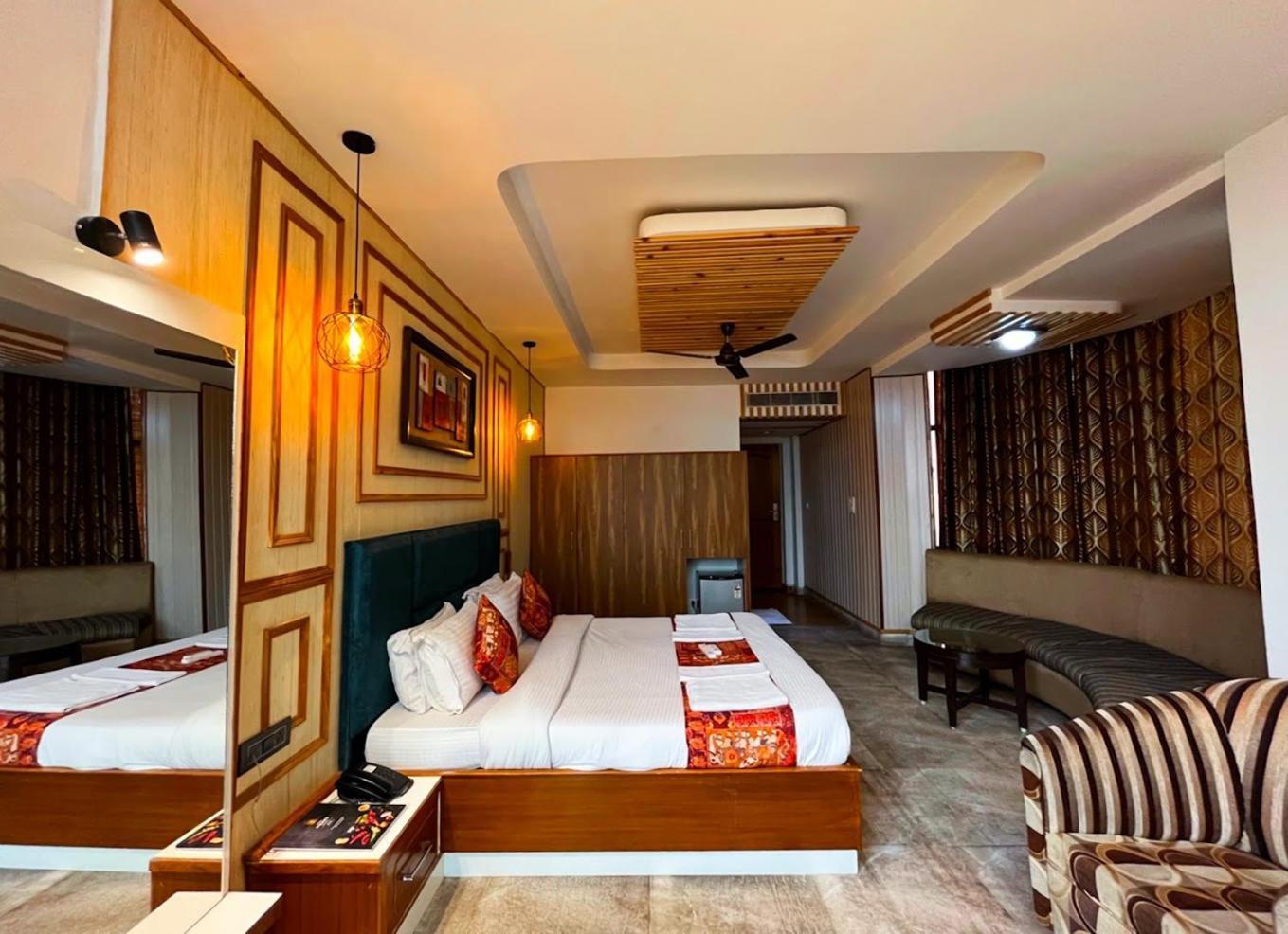 Hotel Padmini Palace Rāni Pokhri Exterior photo
