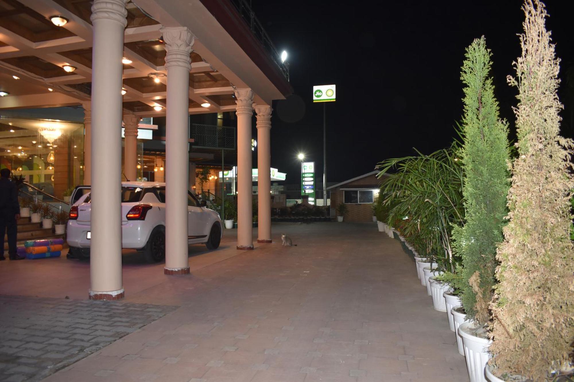 Hotel Padmini Palace Rāni Pokhri Exterior photo
