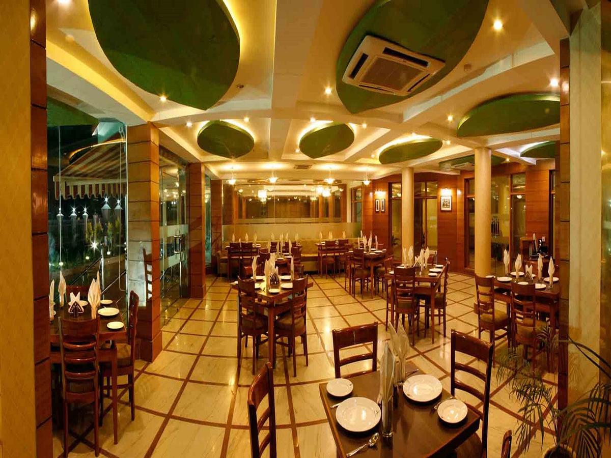 Hotel Padmini Palace Rāni Pokhri Exterior photo